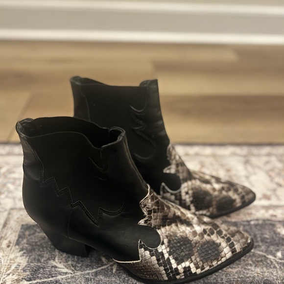 Coconuts by Matisse Black and Brown Ankle Boots - Picture 5 of 7
